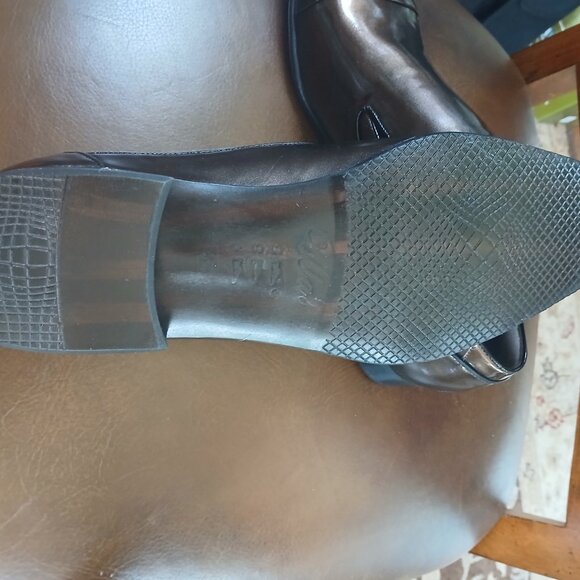 Mens sleek leather dress shoes. - Picture 6 of 7